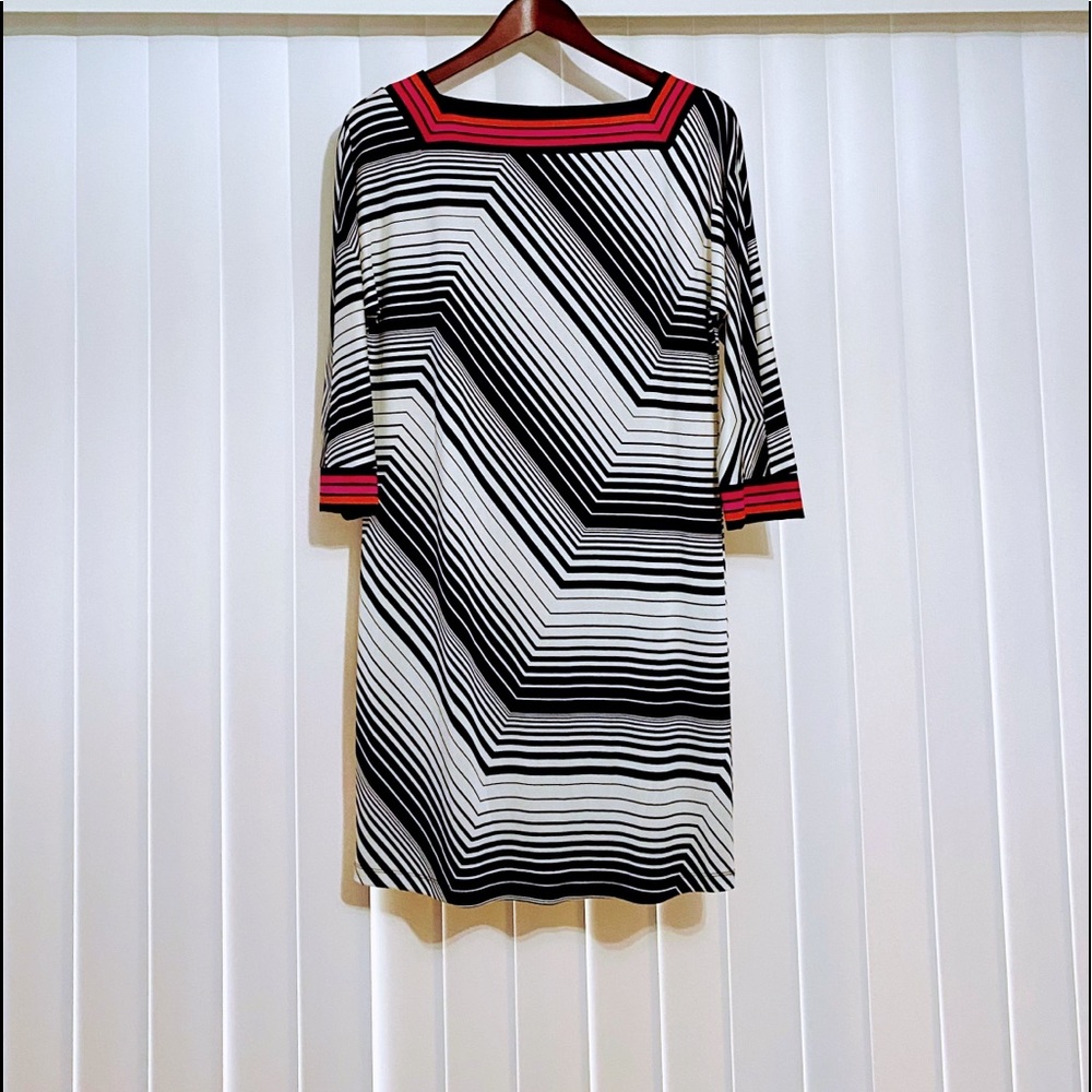 New with tags Trina Turk indigo and pearl Geo bottle square-neck body co… - Picture 9 of 14